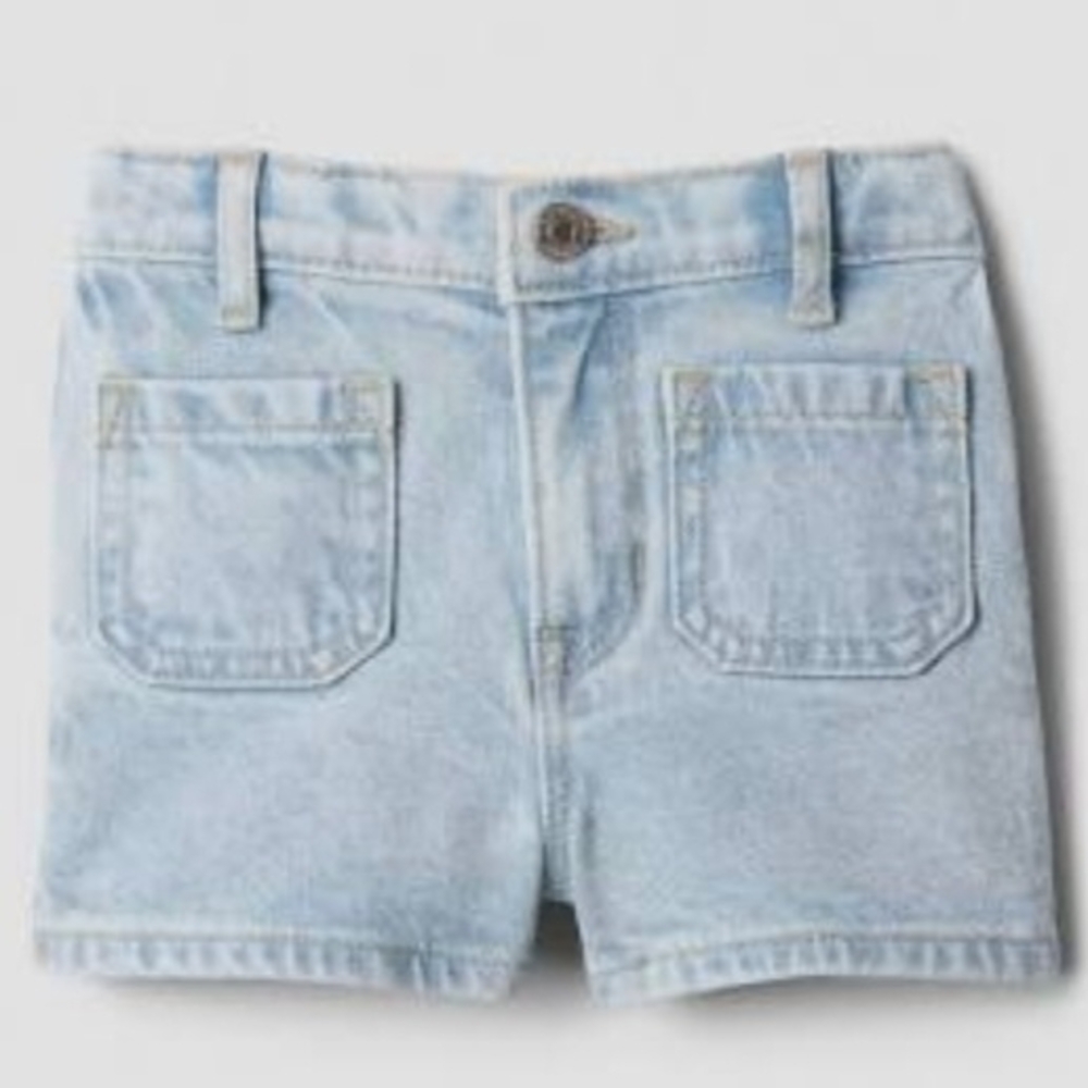 NWT BabyGAP Mom Jean Shorts Girls Light Wash (Size: 4T)